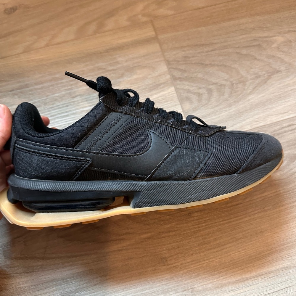 Nike Men's Black Sneakers